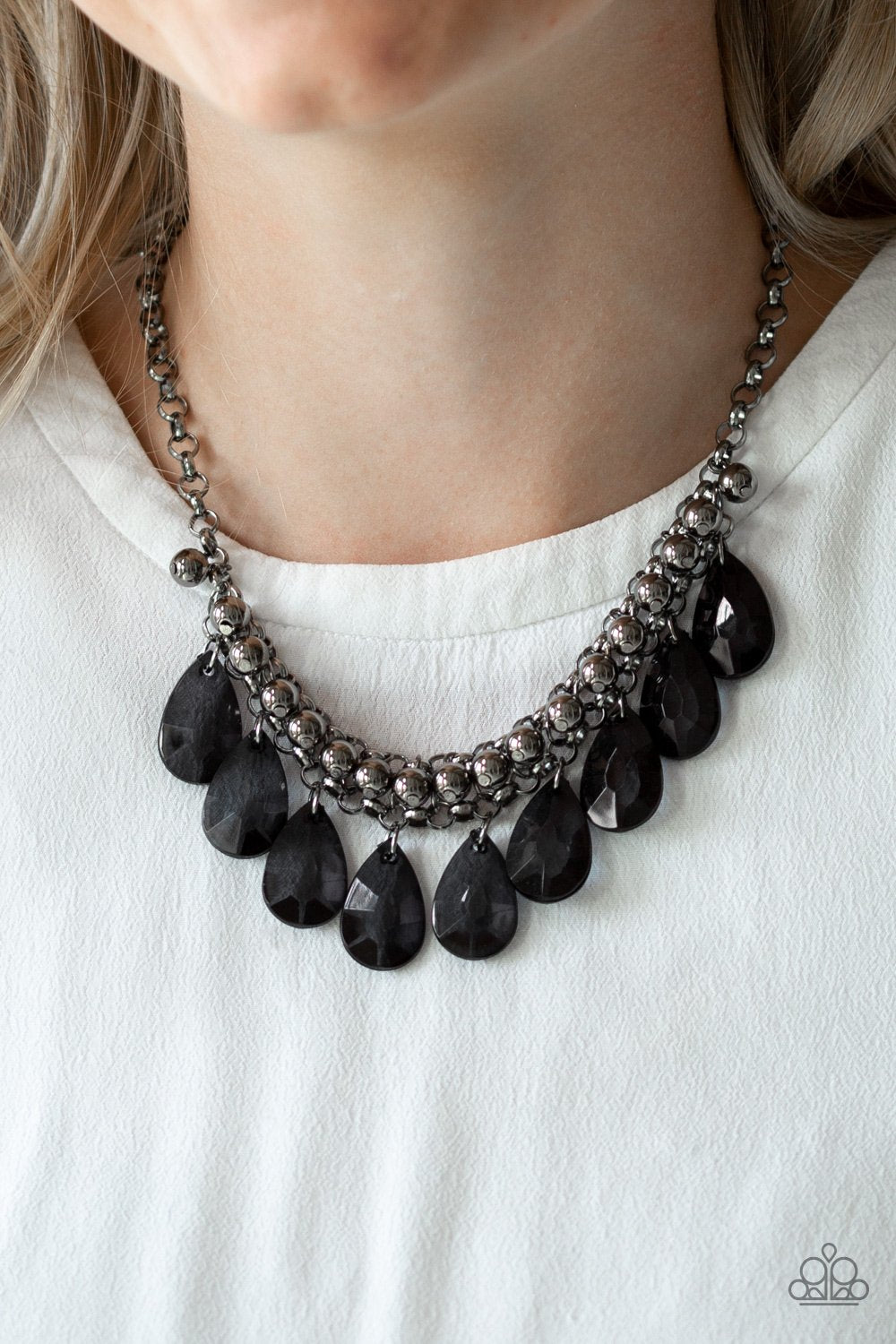 "FASHIONISTA FLAIR" BLACK Paparazzi